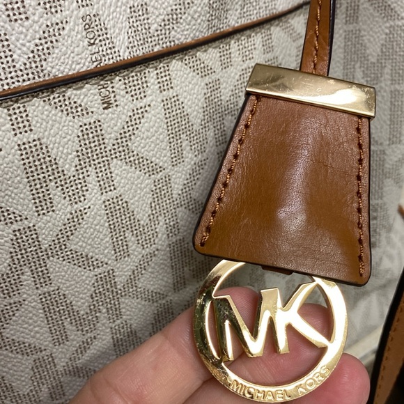 🔥Sale🔥Michael Kors Darien medium tote - Picture 10 of 16